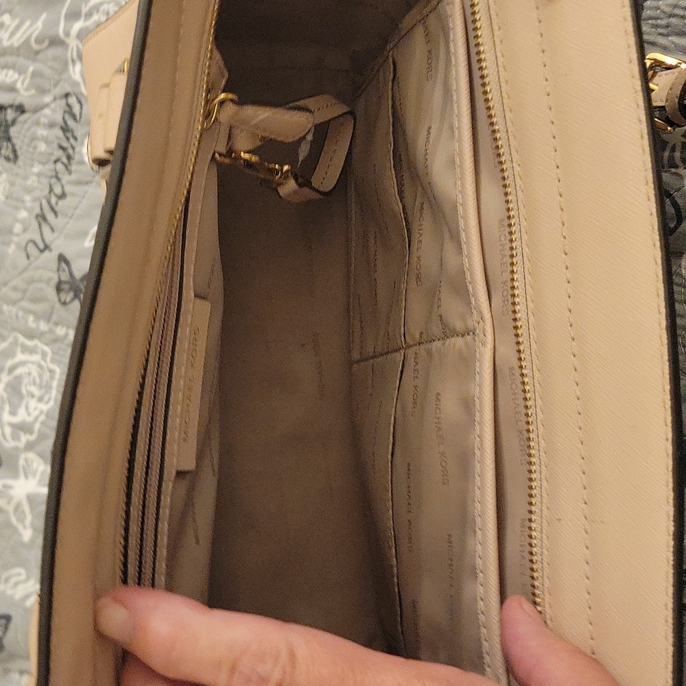 Beautiful Michael Kors pink Selma leather bag - Picture 4 of 8